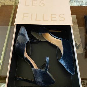 Women’s Navy Velvet Dress Shoe, size 8